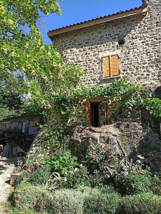 Gite Le Rocher Du Chateau De Retourtour Lamastre Exterior foto